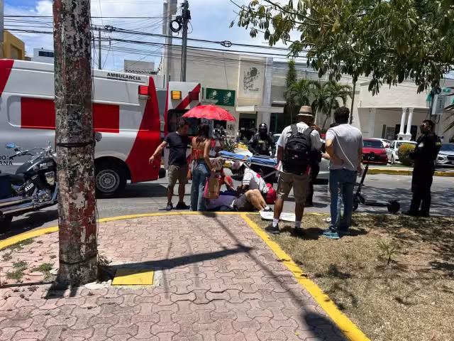Hombre de 58 años sufre fractura tras accidente en scooter en Playa del Carmen