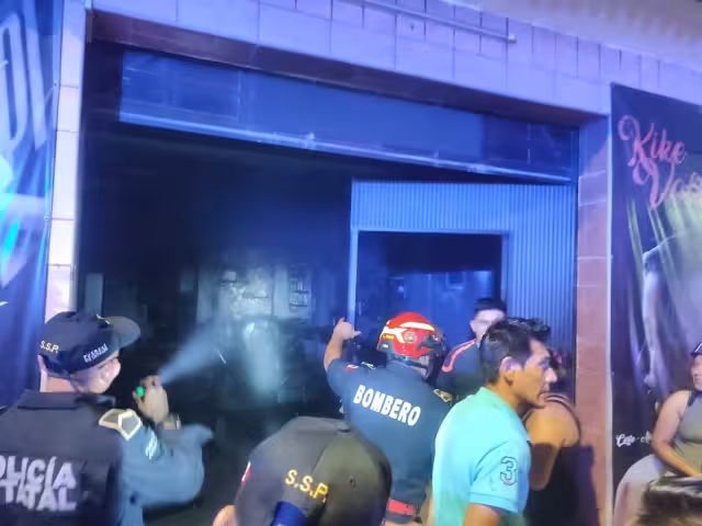 Vecinos reportan que los apagones en la zona generaron el cortocircuito que provocó el incendio