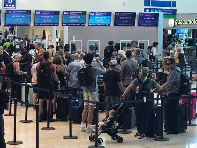 Se registraron dos cancelaciones, una hacia Ciudad de México y la segunda a Monterrey