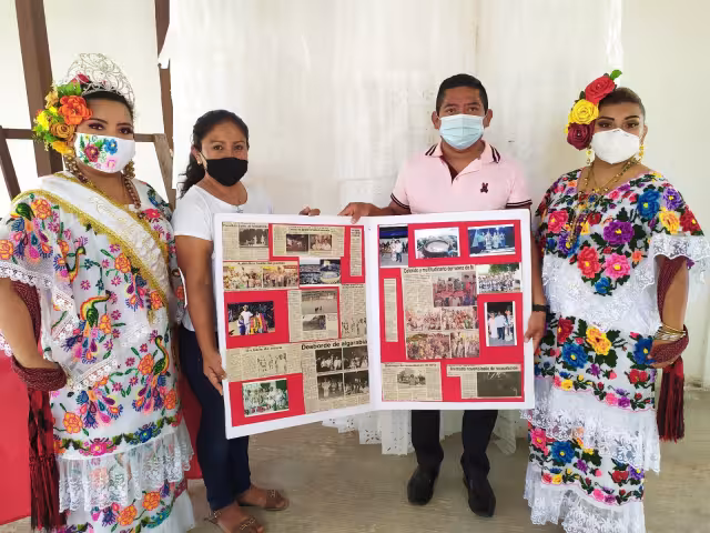 La reina saliente, Glendy Delgado, el diputado de la novena corrida; su esposa Patricia Aracely Martín y la reina electa, Landy de Jesús Huchim