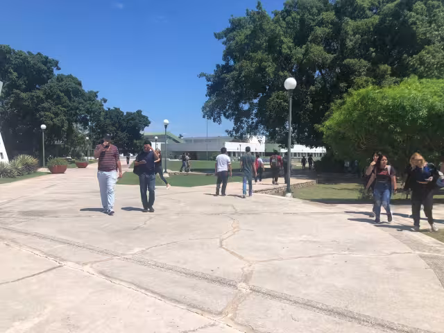 Estudiantes de la UTM son desalojados por un simulacro de incendio