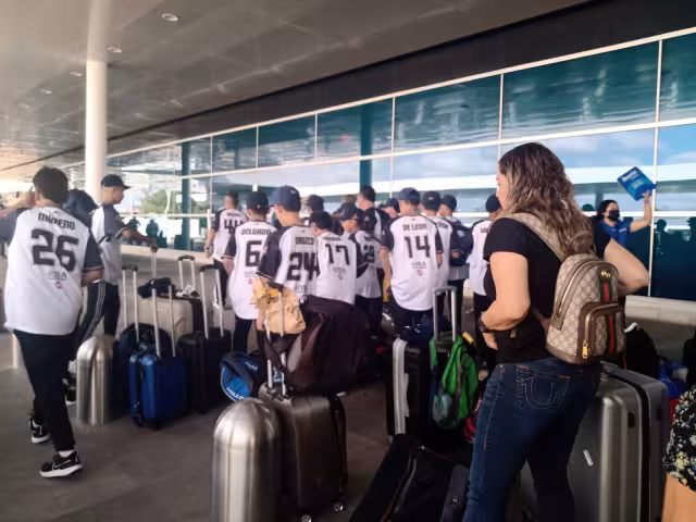 Personal de seguridad de la terminal aérea se vio obligado a hacerse cargo de la situación