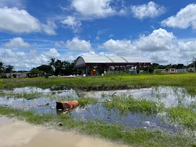 Vecinos de “Tierra y Libertad” alertan por cuerpos de agua tras lluvias recientes.