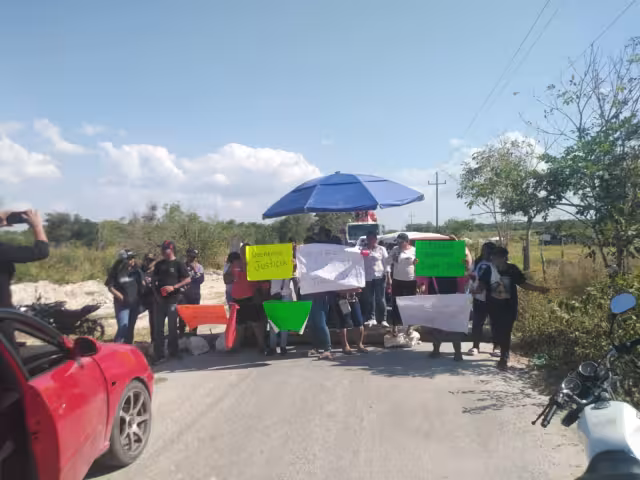 Pobladores de Sabancuy protestan para exigir seguridad vial tras trágico choque