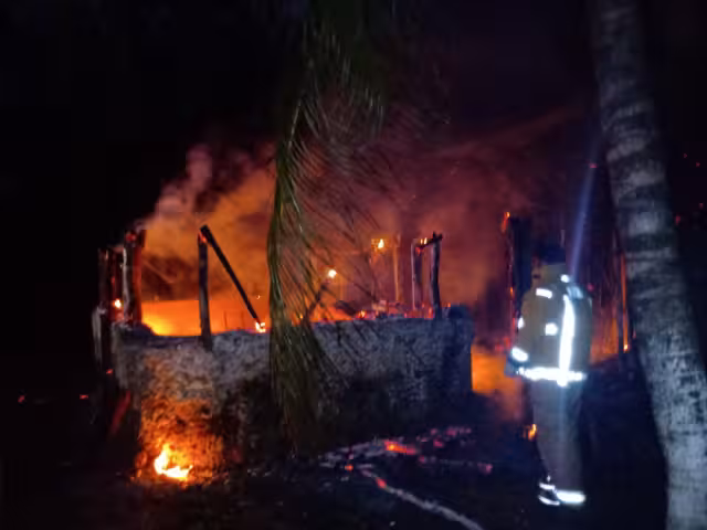 Tras una pertinaz lluvia, se registró un voraz incendio en la comunidad de X-Hazil Sur