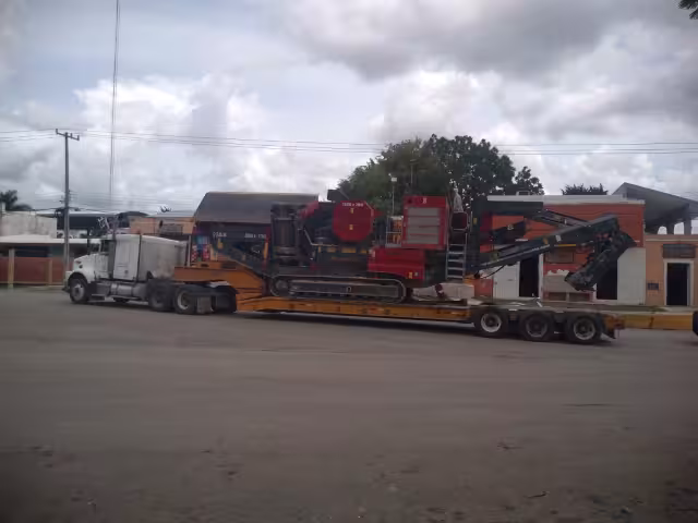 El cargamento tuvo que ser acompañado de una patrulla