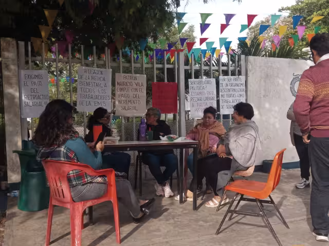 Los maestros del Cobay exigen un aumento en su salario