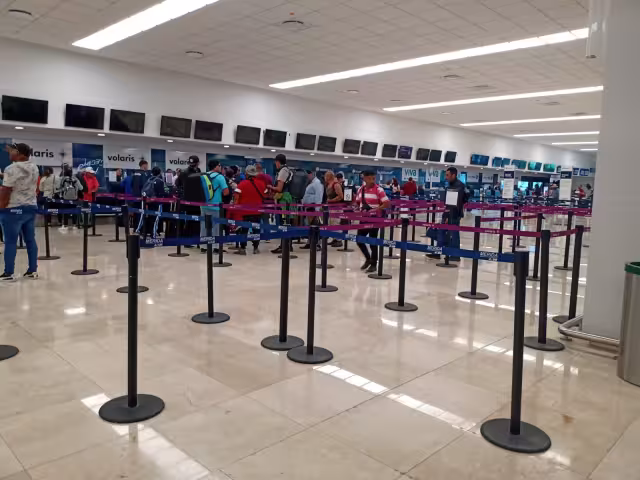 Volaris dejó varados a pasajeros del vuelo CDMX-Mérida