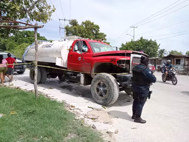 La pipa involucrada en la muerte de una mujer en Cancún fue asegurada en el Arco Vial, sin que se detuviera al conductor
