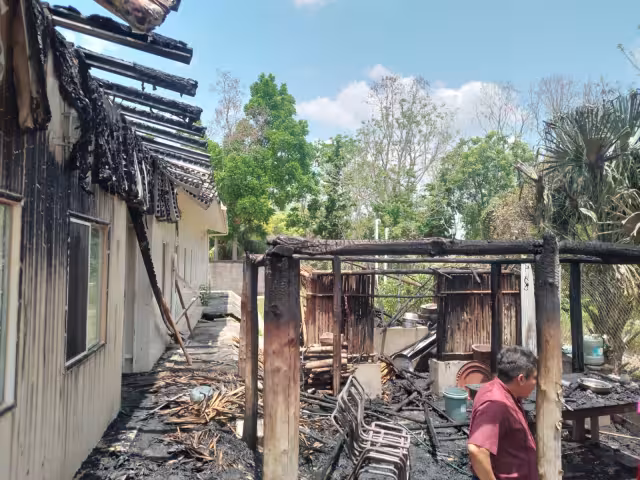 La cocina de madera y huano quedó reducida en cenizas