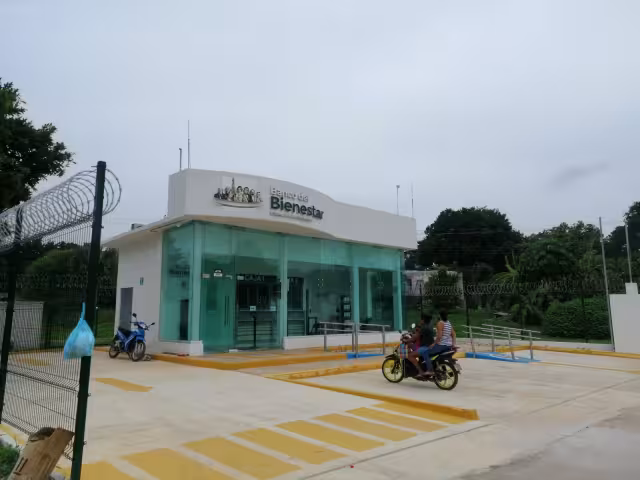 La sucursal se ubica en la exestación de ferrocarriles en Seyé