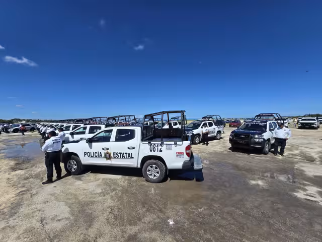 La flota incluye Ford Explorer, camionetas Chevrolet S10, motocicletas Honda y cuatrimotos.