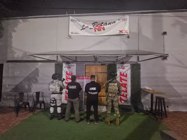 El bar donde se realizó el operativo está en la carretera federal Cancún-Tulum.