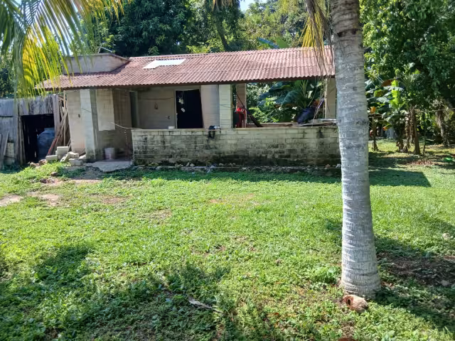 Desconocidos robaron una motocicleta Italika color negro en la colonia Unidad Esfuerzo y Trabajo I de Escárcega.