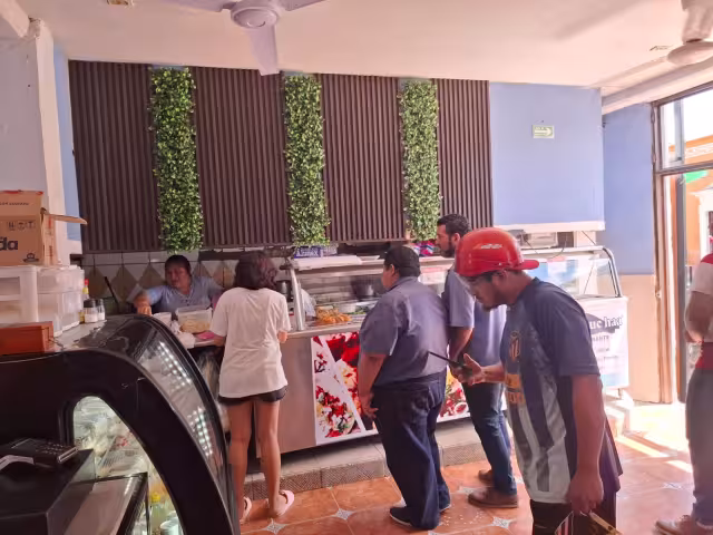 Hoteles y comercios de Hecelchakán reportan bajas ventas tras el Grito y el desfile.