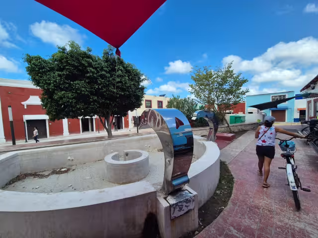 La Fuente de los Delfines en la plazuela Concepción Durán Lanz cumple un mes sin agua.