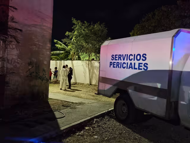 Los Servicios Periciales llegaron al lugar para hacer el levantamiento del cuerpo.