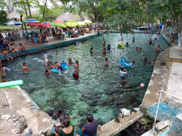 Abarrotan balnearios pese a Semáforo Naranja