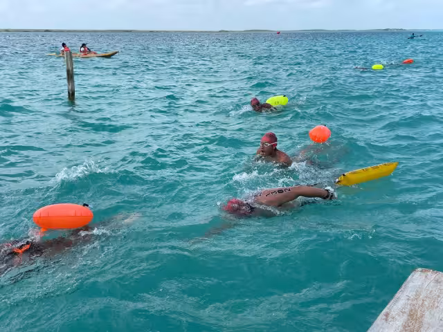 Se llevó a cabo la carrera a nado en la distancia de 2.5 kilómetros, sobresaliendo, Elisa Fernanda Vela en la categoría 20-24 años femenil