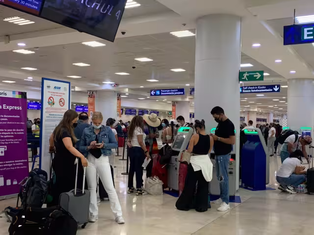 Aeroflot y otras dos aerolíneas que operan vuelos entre Moscú y Cancún, dieron a conocer la cancelación de las salidas