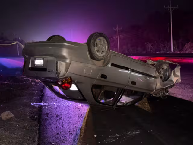 El vehículo terminó volcado sobre la carretera federal 307.