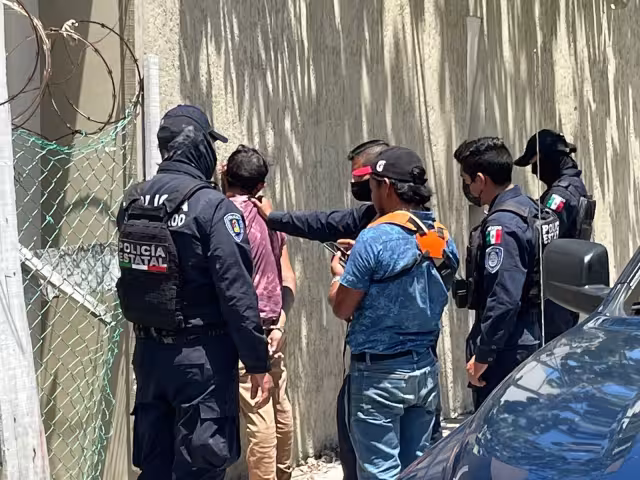 Los elementos se desplazaron hacia el lugar donde un condominio en construcción con terreno fue rodeado por patrullas municipales