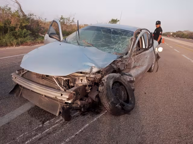 El coductor sintió que el volante se trabo lo que ocasionó que invadiera su carril