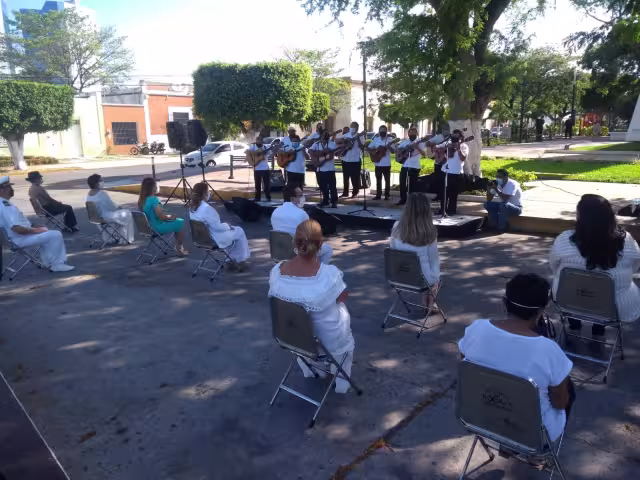 En el homenaje se interpretaron melodías, como: "Las mañanitas", "Presentimiento" y "Campechanita".