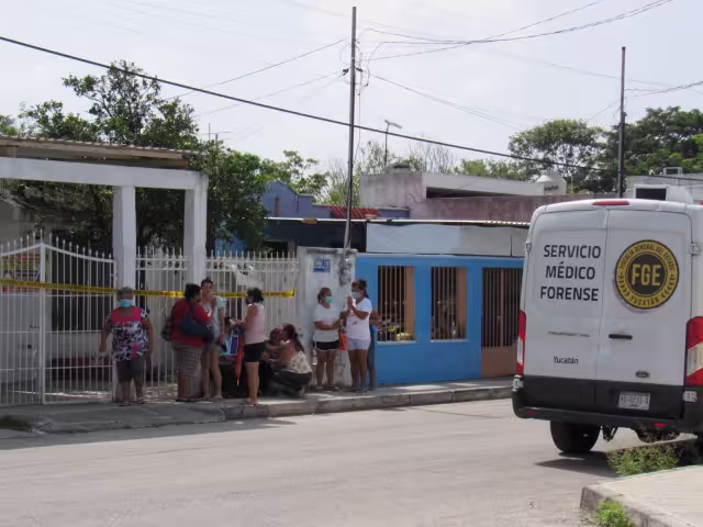 Uno de los colonos se asomó a la ventana de la vivienda del adulto mayor, de unos 80 años, y solicitó ayuda a la policía