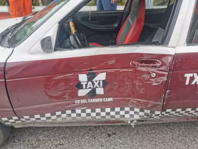 El taxista resultó ileso a pesar de recibir el impacto justo en su puerta
