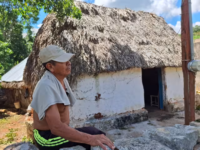 El comisario ejidal Eduardo Euan Escamilla solicita fumigación en Sodzil para prevenir dengue y chikunguya