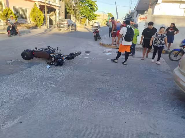 Conductor de un Ford Figo con placas de Yucatán se pasó el alto en Champotón.