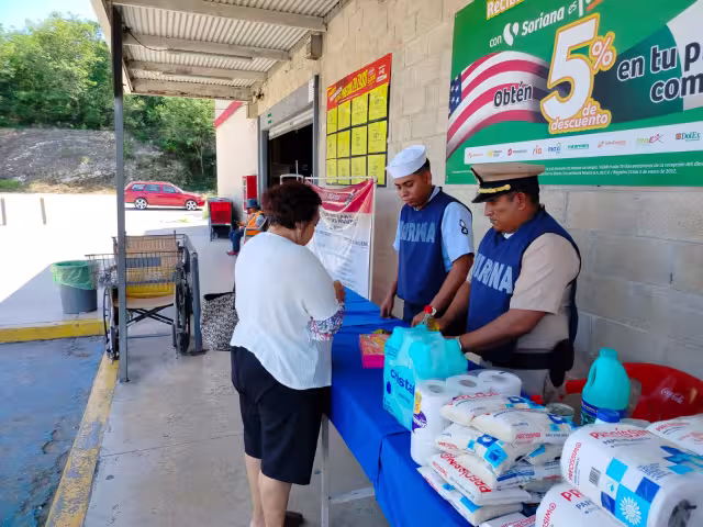 Marina instala centros de acopio en Campeche para ayudar a damnificados por lluvias en Veracruz