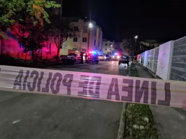 Motociclistas armados atacan a dos hombres en Paseos del Mar, Cancún
