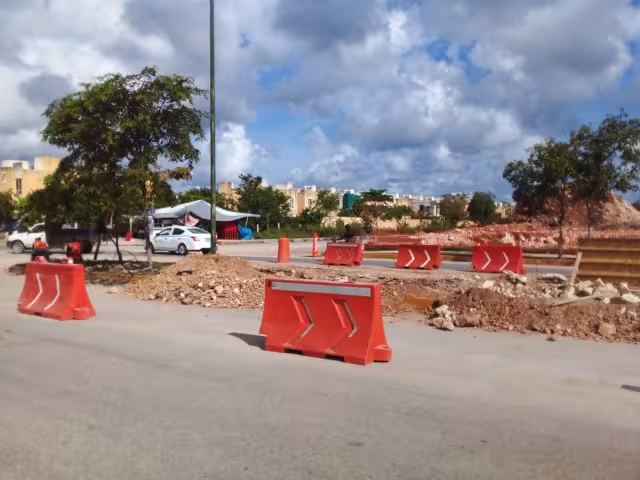 Vecinos de Villas del Sol se quejaron porque los trabajos del Tren Maya concluían a la medianoche