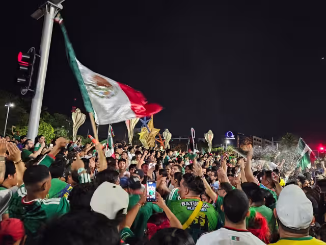 Los aficionados del Tricolor tomaron las calles de Cancún para celebrar en grande.