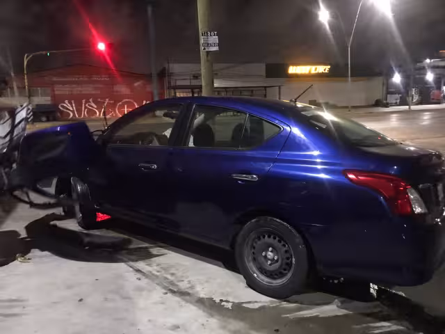 El automóvil fue abandonado por su dueño en el lugar del accidente, sobre la avenida José López Portillo en Cancún