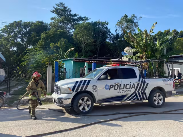 Bomberos y elementos de la Dirección de Seguridad Pública atendieron el reporte de incendio