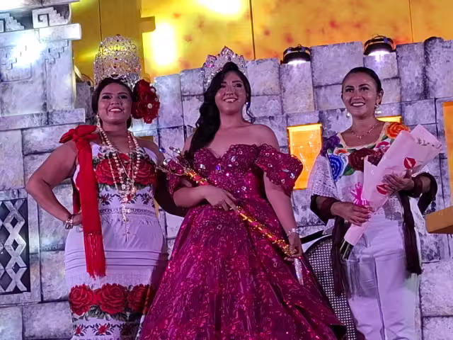 Michelle Alejandra Uc Morales fue coronada reina de la Feria de Tenabo.