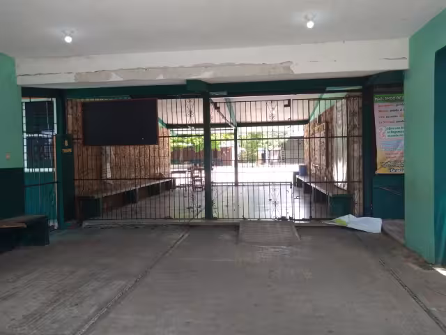 Los padres de familia aseguran que las escuelas no están en condiciones para poder regresas a clases presenciales