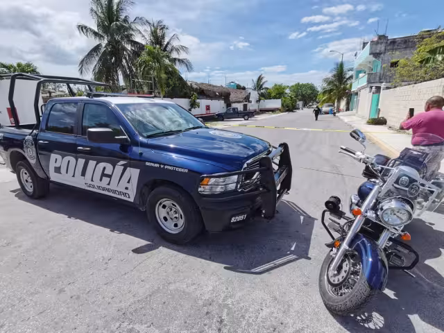 Los elementos policiacos hallaros varios casquillos percutidos frente al Bar 'Las Iguanas', luego de que dispararan contra el establecimiento
