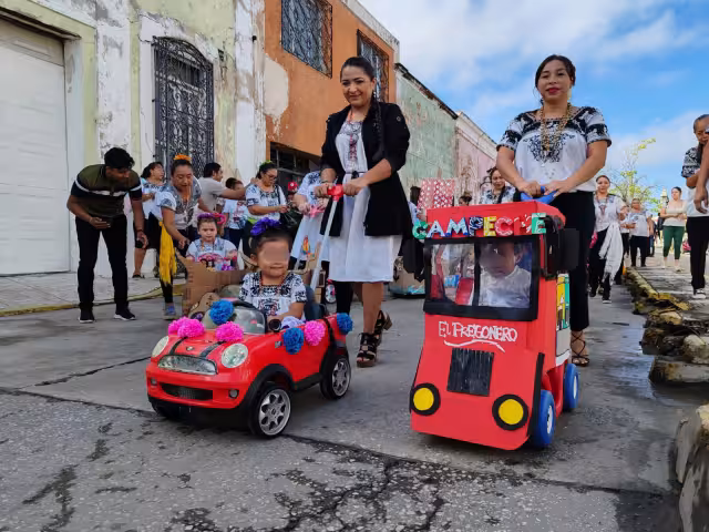 Casi un centenar de niñas y niños participaron en el desfile conmemorativo al cierre del Mes de la Campechanidad 2024 en Campeche