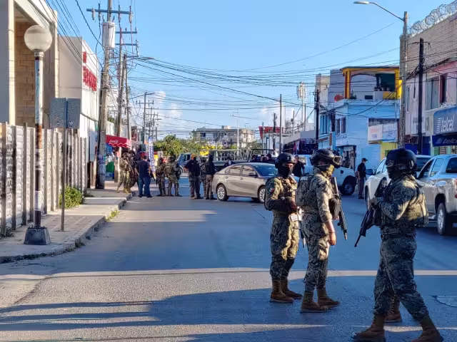 Los efectivos de las fuerzas castrenses regresaron esta tarde hasta el domicilio que había sido identificado como punto de venta de droga