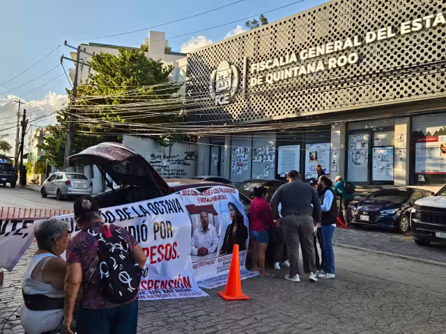 Un plantón se instaló a las afueras de la FGE de Quintana Roo.