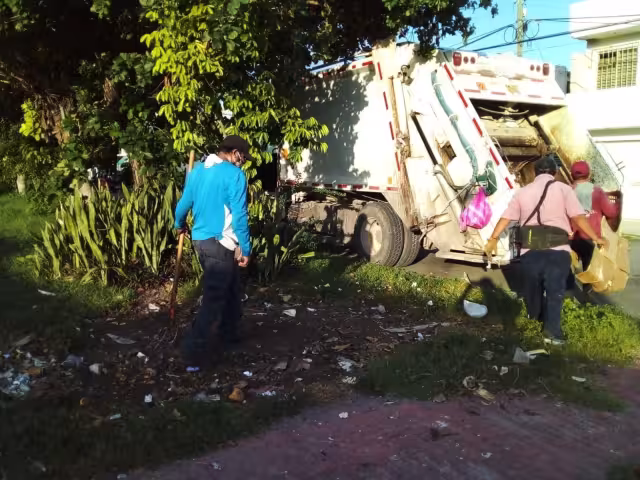 Volqueteros prestan servicio insuficiente en la ciudad, con unidades no aptas y de poca capacidad