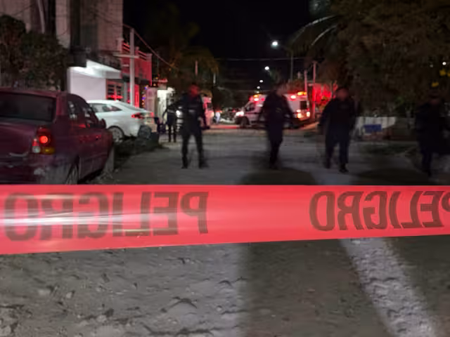 Al lugar llegaron elementos policiacos para resguardar la escena.