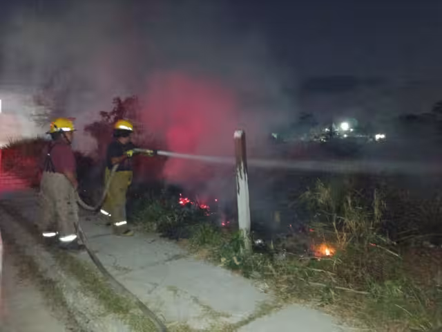 Quema de basura provoca fuego en Morelos; viviendas estuvieron en riesgo