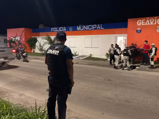 Fue llevado al hospital; sin embargo, atacó al personal que lo atendía