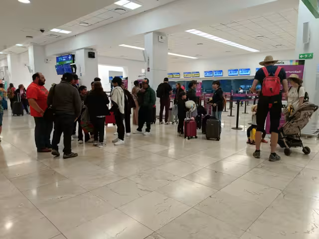 Seis vuelos llegaron antes de lo programado al Aeropuerto Internacional de Mérida este sábado 19 de abril.