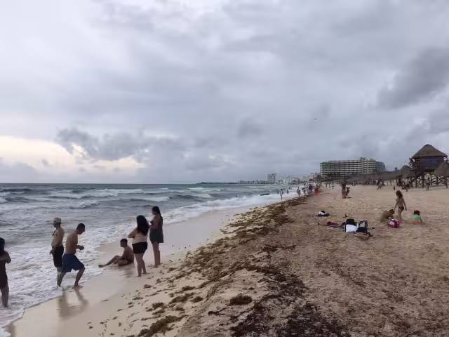 Cancún podría registrar lluvias dispersas este domingo, además de ambiente fresco por la tarde y noche, segun el SMN